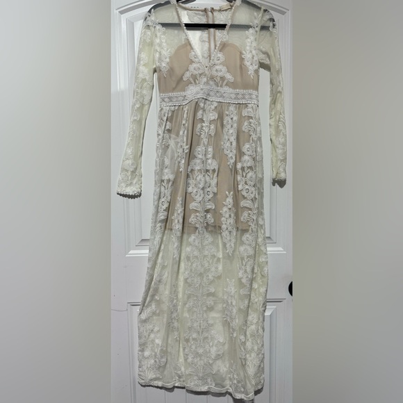 Altar’d State Ivory Lace Floral Norrie Maxi Dress Size Medium - Picture 4 of 9
